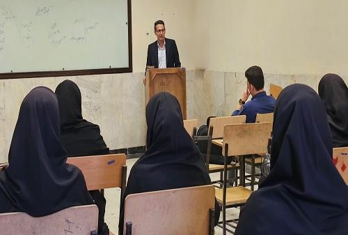 برگزاری کارگاه آموزشی «تفکر انتقادی» در دانشگاه آزاد اسلامی واحد صحنه
